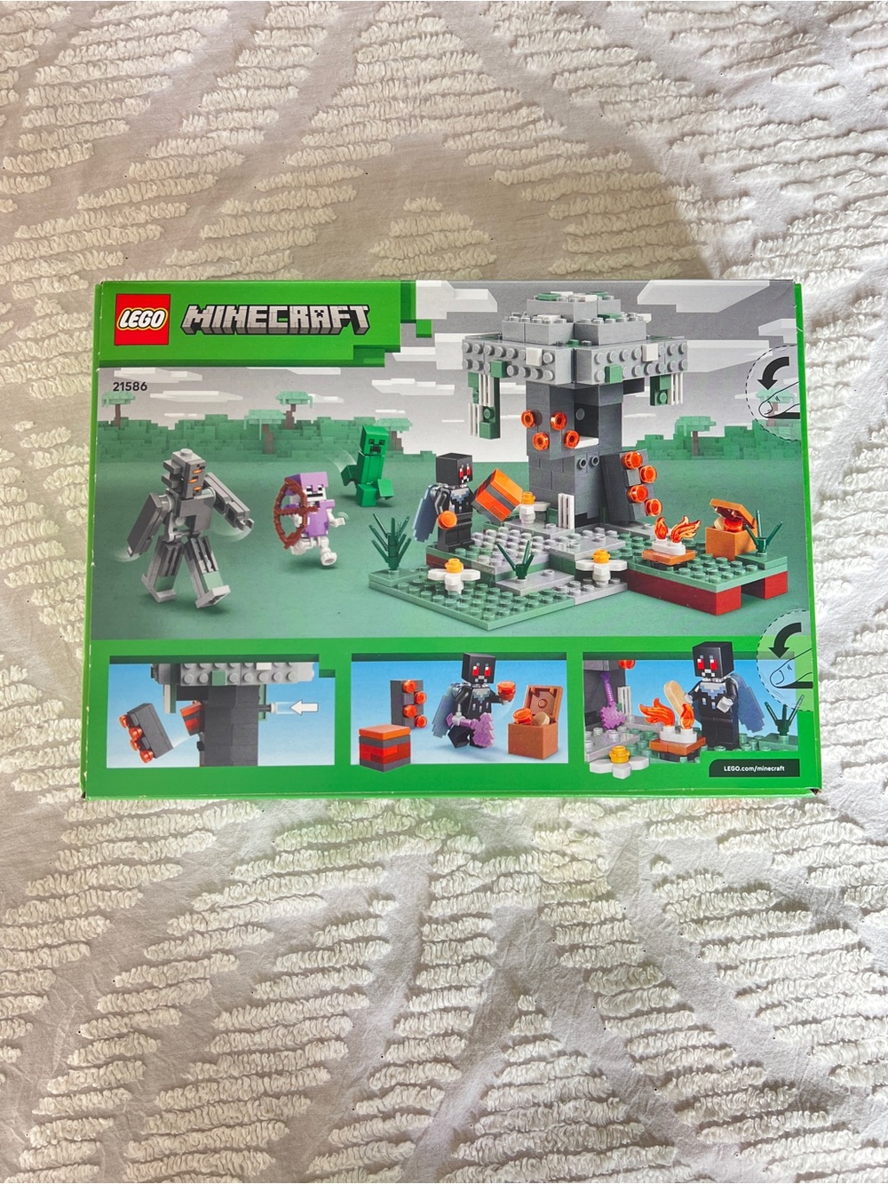 LEGO Minecraft Pale Garden Playset - Green and Gray